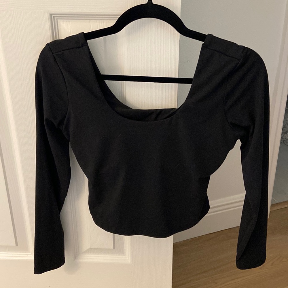 Cropped athletic top with built in bra